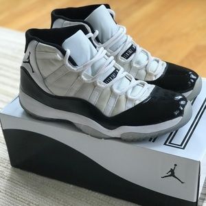 AIR JORDAN 11 “CONCORD” (NIKE)